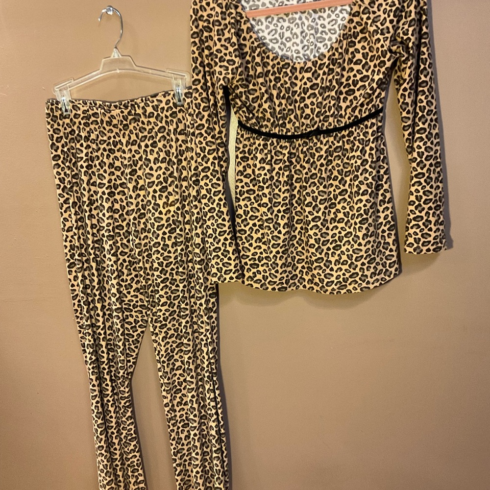 Leopard Print Women's pajamas Pants & Top Set medium - Tan/Black